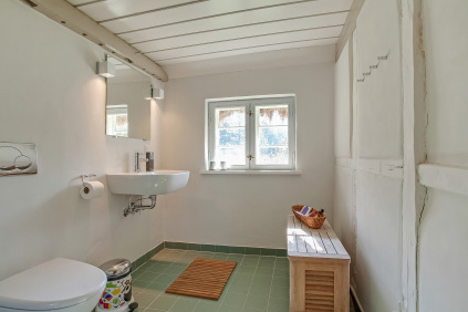 Moderne badeværelse i sommerhus på Læsø